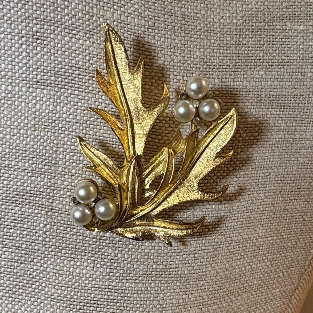 Mid-Century Gold Leaf Brooch with Faux Pearls